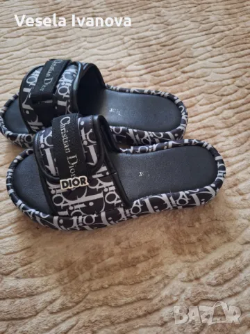 Дамски чехли диор, снимка 2 - Чехли - 48126527