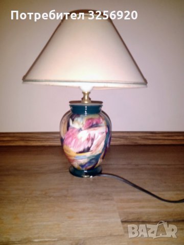 Продавам порцеланова настолната лампа., снимка 2 - Настолни лампи - 35128914