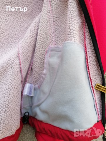 Продавам чисто ново дамско червено яке софт шел The North Face, снимка 6 - Якета - 30037415