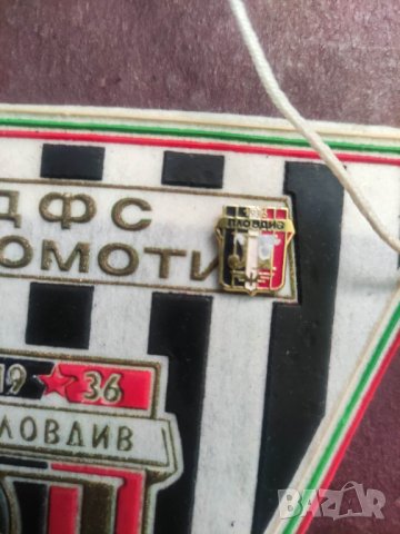 Продавам стари футболни флагчета и значки 1, снимка 8 - Колекции - 44366506