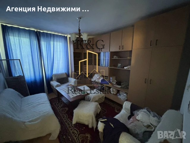 Триетажна тухлена на плоча къща в с. Стражец, снимка 3 - Къщи - 50458182