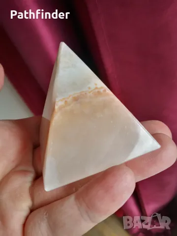 Пирамида от естествен мраморен оникс, снимка 2 - Статуетки - 47981904