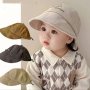Удобна детска шапка с козирка от мека материя, снимка 1 - Шапки, шалове и ръкавици - 44434334