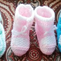 Продавам ръчно плетени бебешки терлици, снимка 1 - Бебешки чорапи - 34867741