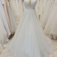  Нова Сватбена булчинска рокля с кристали под наем , снимка 5 - Сватбени рокли - 44575490
