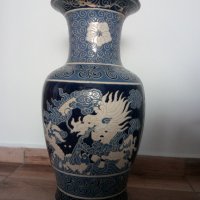 Продавам голяма,стара и красива, китайска ваза., снимка 1 - Колекции - 39728380