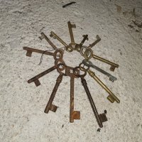 Лот старинни ключове 