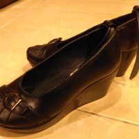 Черни есенни обувки на платформа от естествена кожа с каишка - български!, снимка 3 - Дамски ежедневни обувки - 30183674