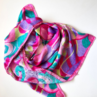 Цветен прекрасен копринен шал, снимка 4 - Шалове - 44808608
