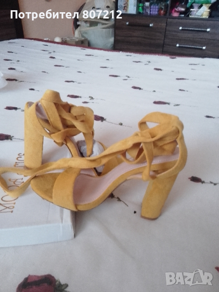 Чисто нови жълти сандали , снимка 1