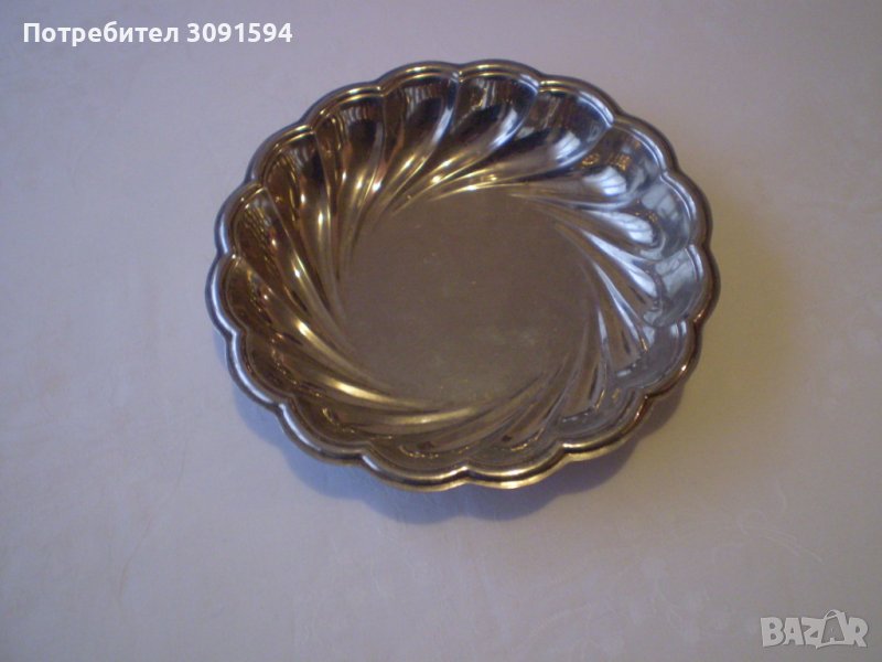 Купа -бонбониера  съд за ядки и плодове с приятна форма бял метал, снимка 1