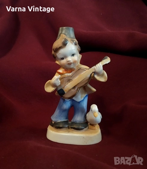 Колекционерска порцеланова фигурка на момче с китара и гъска. Германия., снимка 1