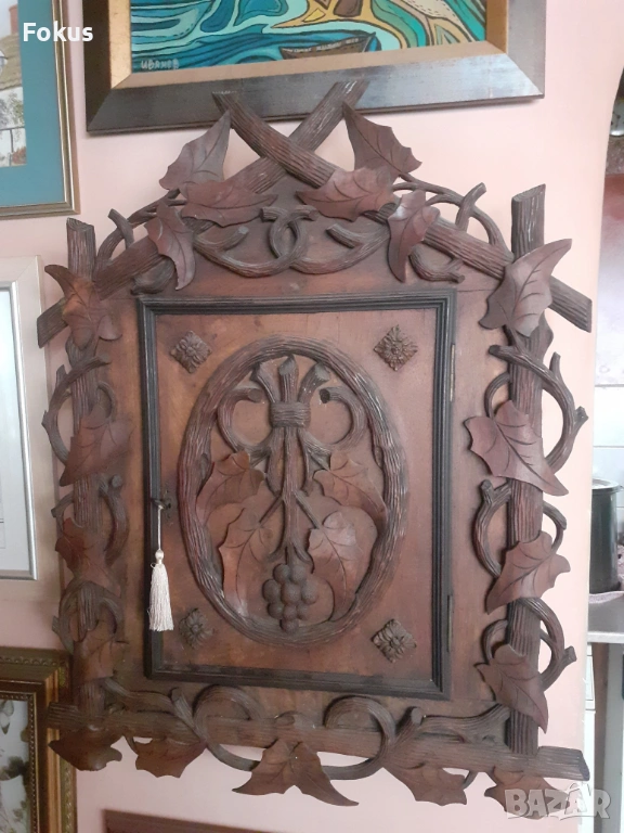 Стар рядък антикварен дървен шкаф за ключове Black Forest, снимка 1