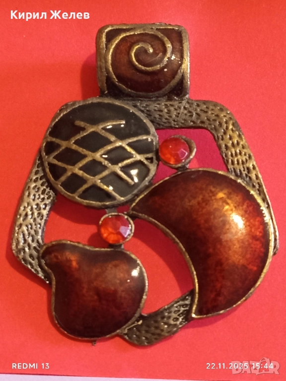 АБСТРАКТНА ВИСУЛКА с ЧЕРВЕН ЕМАЙЛ и КРИСТАЛИ ДИЗАЙНЕРСКО БИЖУ 25226, снимка 1