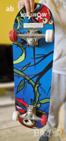 Скеитборд Monster използван в добро състояние