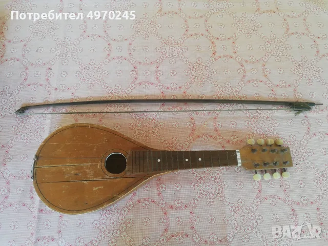 Мандолина тамбура и лък за цигулка
