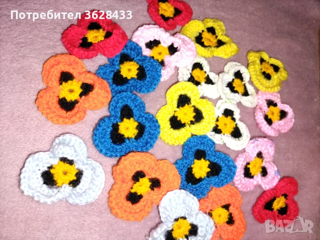 Теменужки 20 броя ръчно плетени за мартеници и други проекти, снимка 3 - Други - 53214578