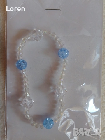 Ново!Две гривни със сини и бели камъчета и перлички, снимка 3 - Гривни - 48818995