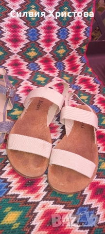 Продавам 2 броя дамски сандали номер 37, снимка 4 - Маратонки - 51785806