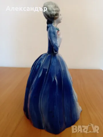 Порцеланова фигура на жена, снимка 5 - Антикварни и старинни предмети - 47725411