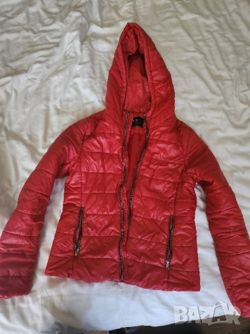 Червено дамско яке Bershka, снимка 3 - Якета - 52283608