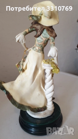 Прекрасна порцеланова статуетка на дама. , снимка 2 - Статуетки - 52818519