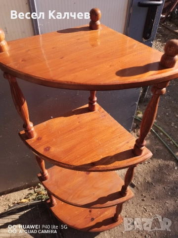 Продавам ъглова етажерка