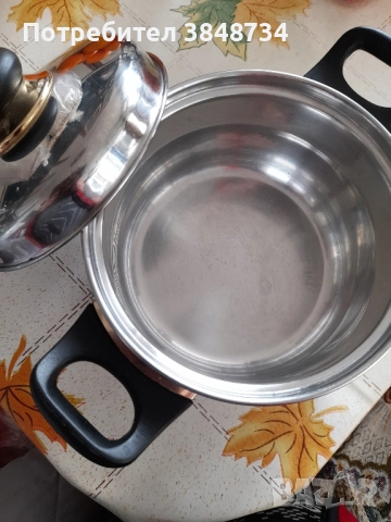 Тенджера с позлатена част на капака