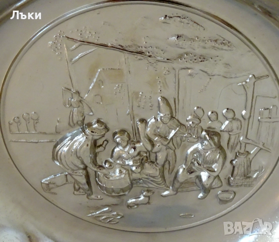 Посребрен бронзов пепелник за пури с релефна селска картина. , снимка 2 - Антикварни и старинни предмети - 52887351