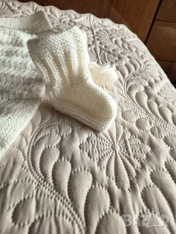 Бебешко елече и терлици ръчно плетени, снимка 9 - Жилетки и елечета за бебе - 53921933