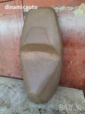 Седалка за Piaggio Carnaby- бежова 