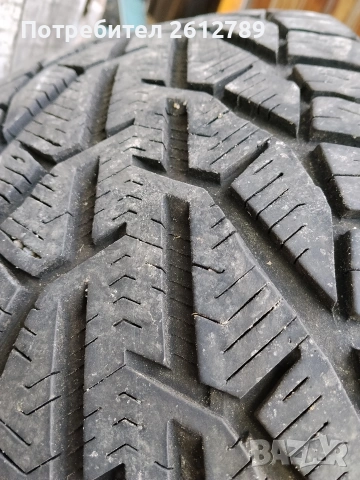 2 броя зимни гуми 225/45/17 Дот 38/22, снимка 2 - Гуми и джанти - 53209630