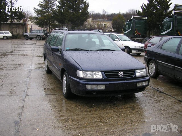 VW Passat Комби B4 1.6 101 коня 1996г, снимка 1 - Автомобили и джипове - 44293378