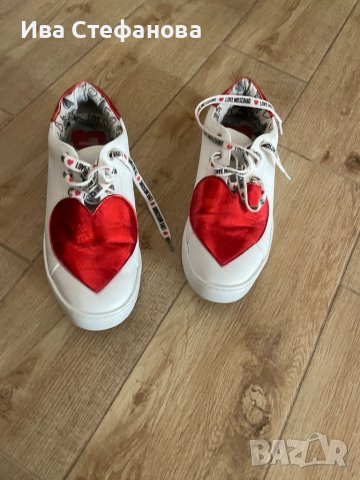 Love Moschino, Кожени спортни обувки със сърцевидна апликация, Бял/Червен, снимка 15 - Дамски ежедневни обувки - 34741732
