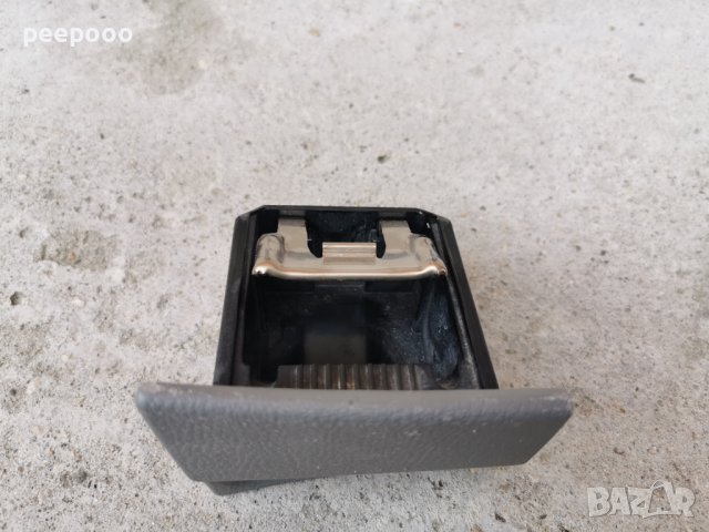 Пепелник за Мазда 2 2004 година 