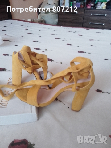 Чисто нови жълти сандали , снимка 1 - Сандали - 44580173