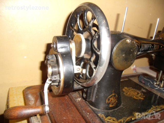 № 006 стара шевна машина - JUNKER & RUH - БРИТАНИЯ  - с дървена кутия   - с ключе  - работеща   - от, снимка 3 - Антикварни и старинни предмети - 37953525