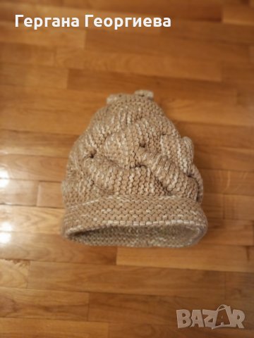 Дамска ръчно плетена шапка , снимка 4 - Шапки - 31977343