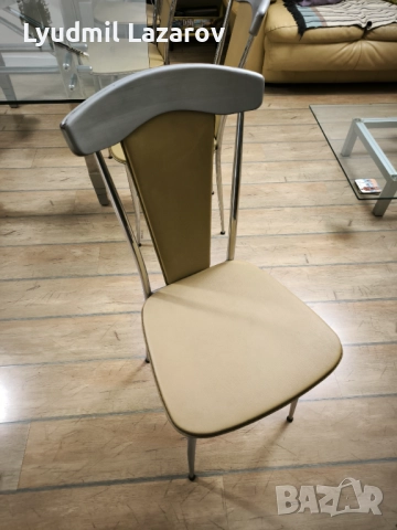 Продавам столове за хранене 