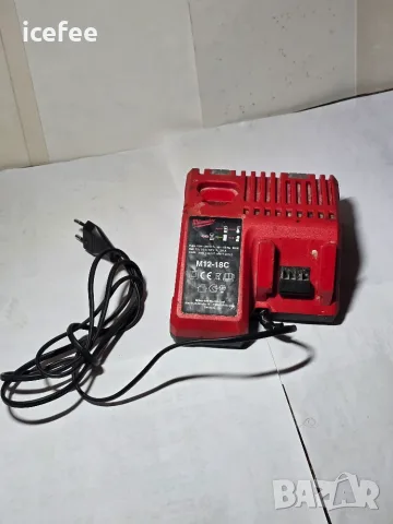 Зарядно Milwaukee 18V 12V, снимка 2 - Винтоверти - 56108215