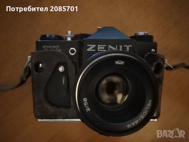 Фотоапарат Zenit TTL с обектив Helios-44М, снимка 1 - Фотоапарати - 44403950
