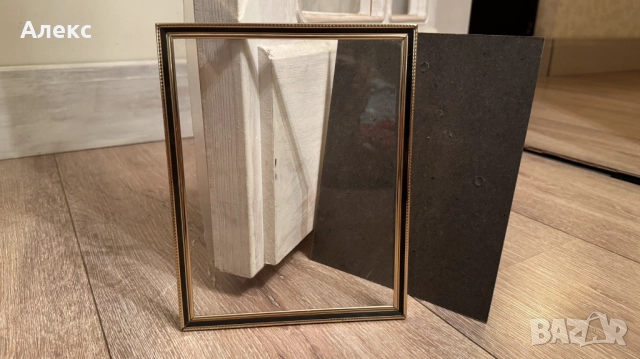 Винтидж елегантна рамка за снимка, картина– месинг с черен емайл.