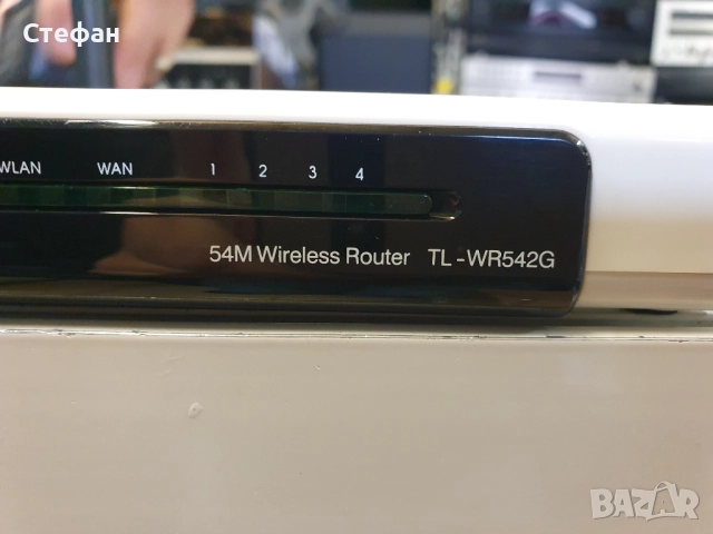 Рутер TP-Link TL-WR542G В отлично техническо и визуално състояние., снимка 3 - Рутери - 51971427