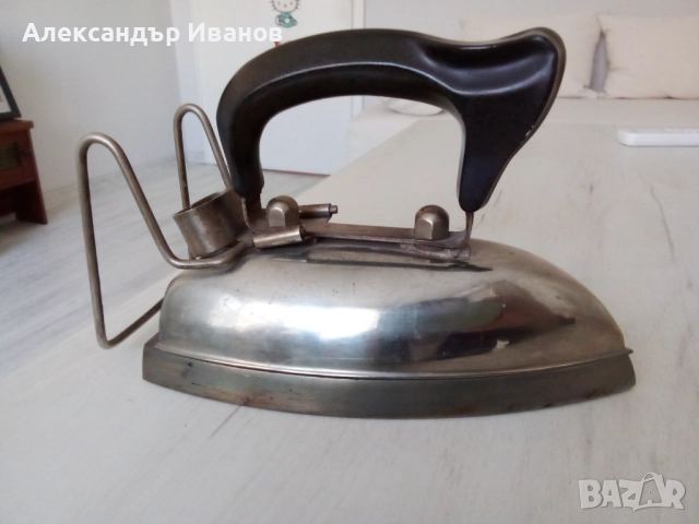 Стара руска/съветска/ ютия 1952 г.