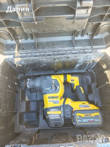 Перфоратор DCH-333 комплект с кутия, 2 батерии и батерия , снимка 2 - Бормашини - 52528572