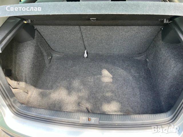 Volkswagen Golf 5 1.6i, снимка 8 - Автомобили и джипове - 54202915