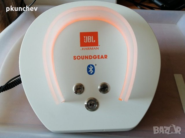 Стойка със зарядно за слушалки JBL Soundgear Raiser, снимка 2 - Bluetooth слушалки - 29881983