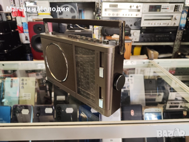 Радио Grundig Concert Boy 220 В отлично техническо и визуално състояние., снимка 11 - Радиокасетофони, транзистори - 51843482