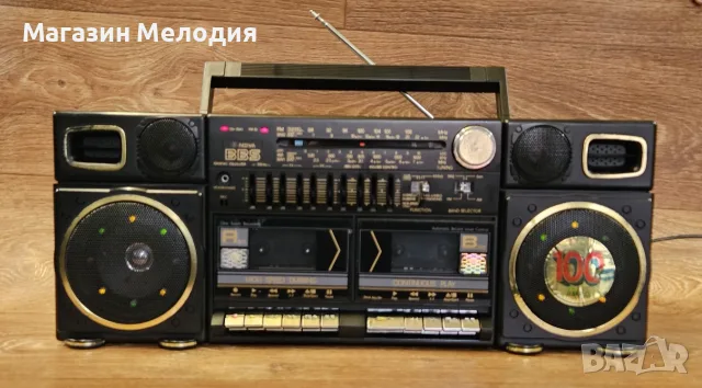Радиокасетофон NOVA RX268DL В много добро състояние. На радио работи отлично. Едната касета работи, 