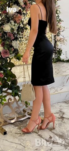 Малка черна рокля BOSS от сатен с тънки презрамки по тялото, снимка 2 - Рокли - 37427252